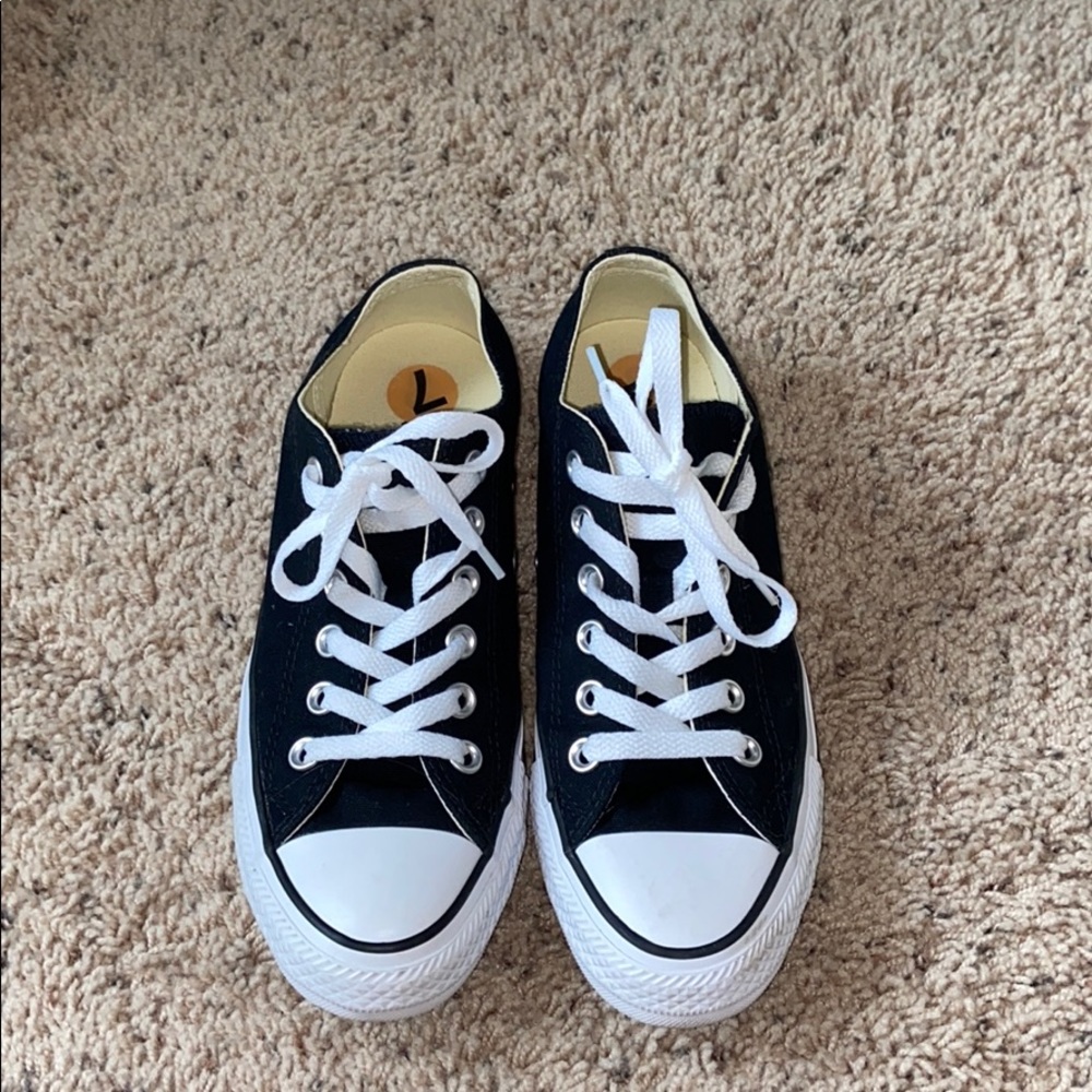 BRAND NEW black converse!